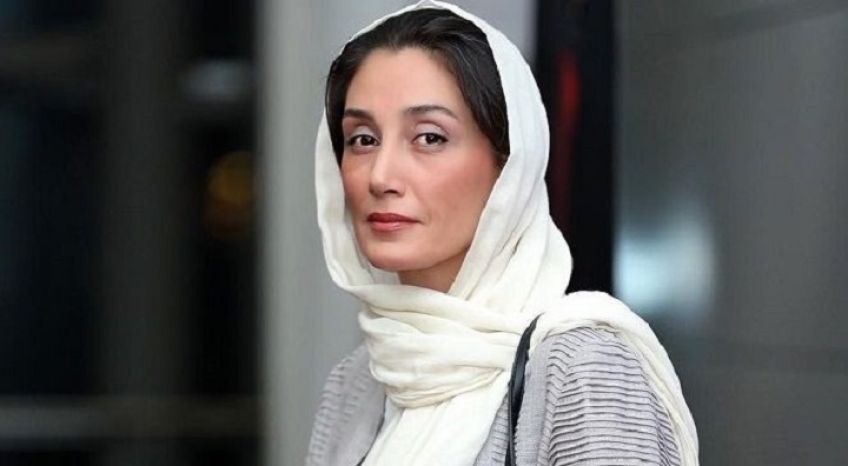 حضور هدیه تهرانی در مناطق سیل زده گلستان با لباس هلال احمر