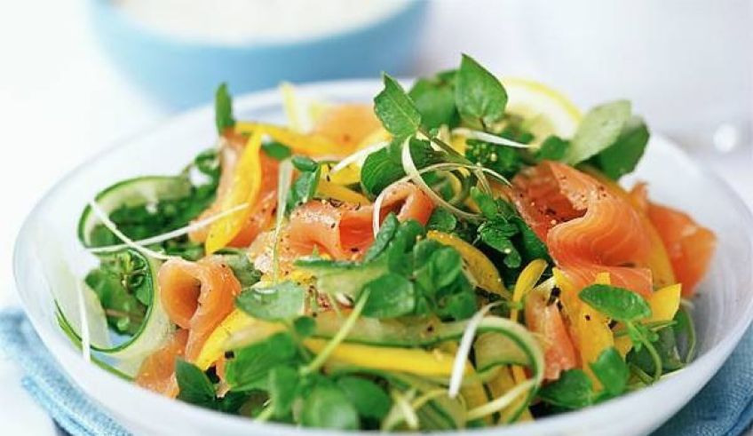 طرز تهیه سالاد سالمون دودی
