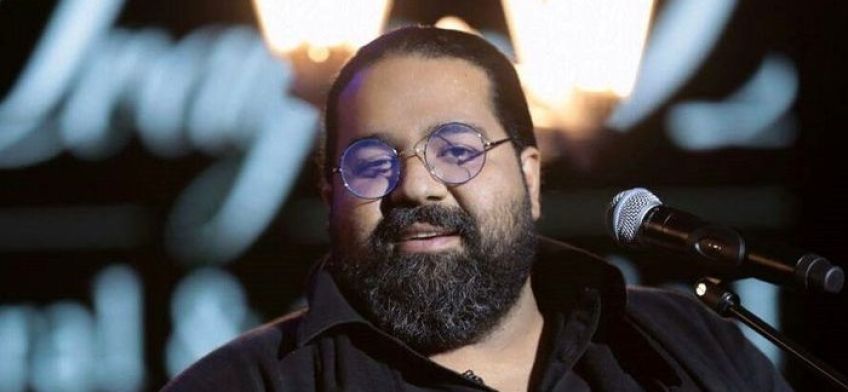 رضا صادقی با رنگ لبخند برای ‌سیل‌ زدگان کمک جمع می‌ کند