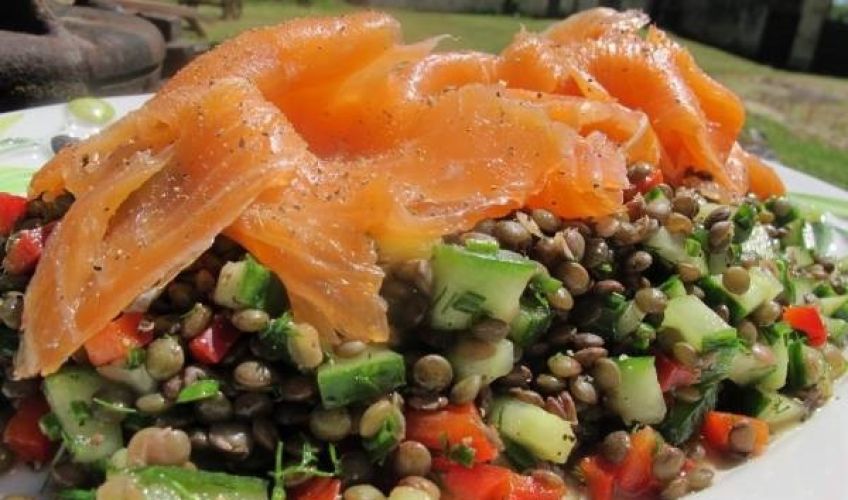 روش تهیه سالاد عدس و سالمون لیمویی سالادی خوشمزه و خوش طعم
