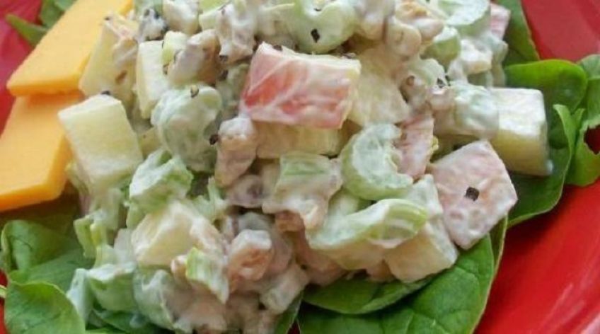 طرز تهیه سالاد کرفس با کالباس