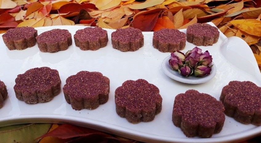 روش تهیه حلوای گل سرخ یکی از خوراکی های سنتی سفره افطار
