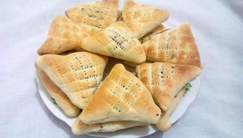 روش تهیه کلوچه خرمایی سیستانی همراه با سیاه دانه و رازیانه