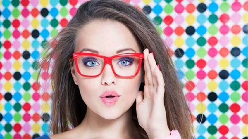 آرایش مناسب برای دختران عینکی