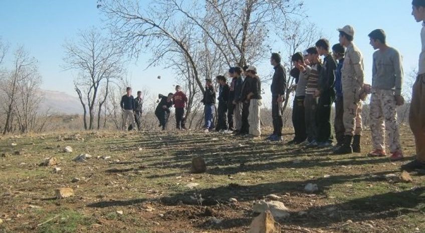 بازی گوم زایس از بازهای محلی لرستان