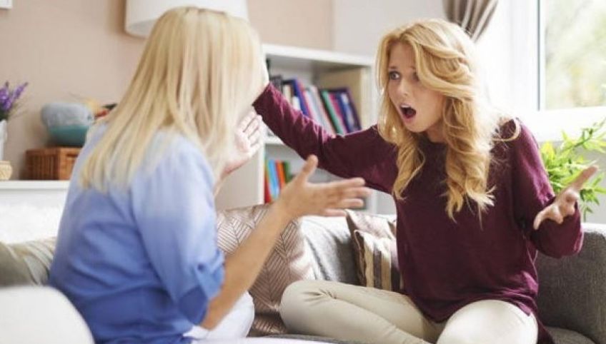 اختلافات مادر و دختری چگونه باید حل شود