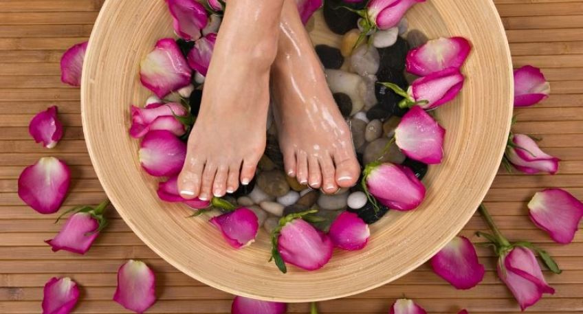رفع 10 درد و بیماری با یک حمام ویژه برای پاها