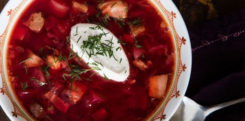 دستور تهیه خوراک گوشت و چغندر از غذاهای خوشمزه روسیه