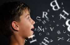 چگونه کودکان روان و بدون لکنت صحبت کنند؟