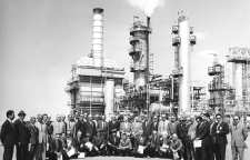 تصویب قرار داد نفتی ایران با کنسرسیوم شرکت های بزرگ نفتی