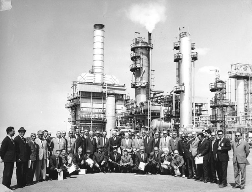 تصویب قرار داد نفتی ایران با کنسرسیوم شرکت های بزرگ نفتی