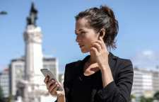 هدفون هوشمند بدون اتصال به اینترنت ترجمه می کند