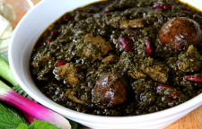 طرز تهیه قورمه سبزی غذای اصیل ایرانی