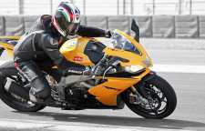 موتورسیکلت آپریلیا RSV4 استاندارد و زیبا