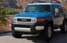 تویوتا اف جی کروزر جذاب و تنومند