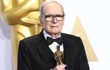 اهدای جایزه جشنواره ویدیوچیتا به انیو موریکونه