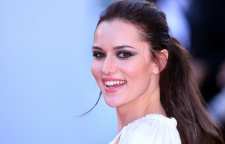 بیوگرافی فحریه اوجن بازیگر ترکیه ای و ماجرای بارداری او