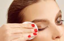 روش های پاک کردن ریمل چشم ضد آب
