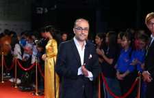 روح الله حجازی روی فرش قرمز جشنواره هانوی