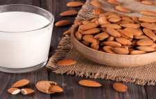 روش آماده کردن شیر بادام خانگی