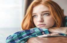 چرا زنان بیشتر در معرض خطر افسردگی قرار می گیرند