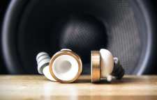 اختراع هندزفری کنترل کننده صدا