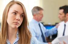 چگونه با تبعیض در محل کار برخورد کنیم