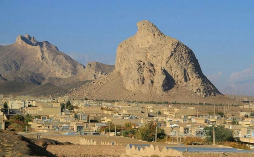 عقاب کوه شهرستان تفت استان یزد کوه عجیب ایران