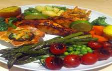 روش تهیه غذای دریایی ماهی و سبزیجات در فر