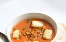 آموزش آماده کردن سوپ زعفران و پنیر