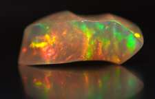 معرفی سنگ طلسم خوشبختی یا اپال مهر ماهی ها