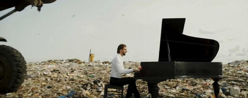 احیای نفس سیاره با نوازندگی پیانو در زباله‌ دانی