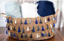 تزیین سبد با منگوله های کاموایی رنگی