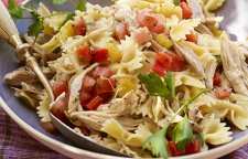 دستور تهیه سالاد پاستا و مرغ با فلفل کبابی