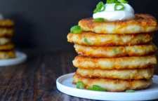 نحوه طبخ پنکیک سیب زمینی و عدس