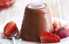 آموزش تهیه دسر ایتالیایی پاناکوتا شکلاتی با توت فرنگی