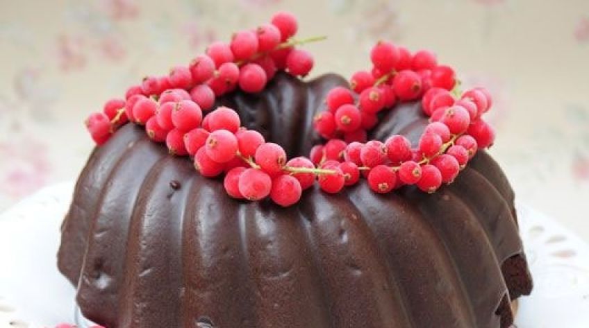 آموزش تهیه کیک شکلاتی با توت جنگلی