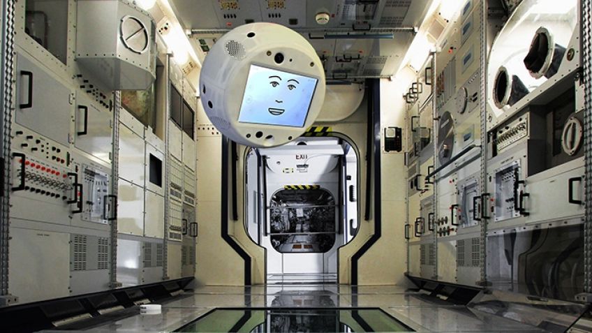ربات فضانورد هم از راه رسید