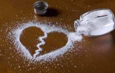 چه چیزهایی را جایگزین نمک یا سم سفید کنیم؟