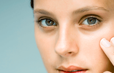 روش های مفید برای درمان پف زیر چشم