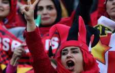 واکنش جالب چهره ها به حضور بانوان در مسابقه پرسپولیس کاشیما