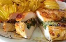 طرز تهیه مرغ پر شده با اسفناج و پنیر