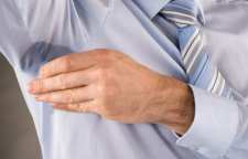 6 ترفند برای از بین بردن لکه های عرق از لباس