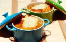 آموزش طبخ سوپ پیاز با پنیر و آویشن