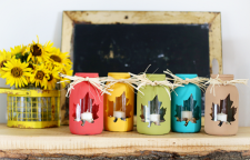 جا شمعی با ظروف شیشه ای مربا