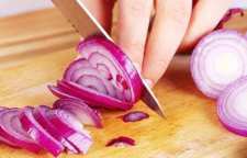 خردن کردن پیاز بدون اشک ریختن