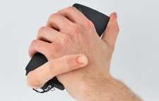 انگشت رباتیک MobiLimb با اتصال به گوشی دست شما را نوازش می‌کند