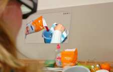 اختراع عینک هوشمند ویژه سالمندان