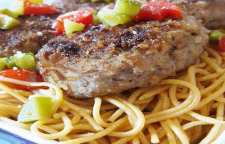 مینی برگر گوشت قارچ خانگی با اسپاگتی