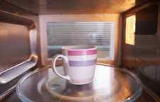 چگونه بوی بد ماکروفر را از بین ببریم